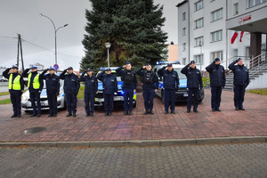 policjanci w trakcie oddawania hołdu