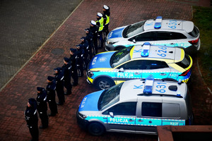 policjanci w trakcie oddawania hołdu