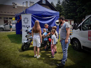 Policjanci na charytatywnym pikniku zorganizowanym przez IPA