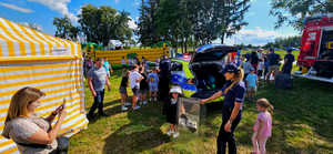 Policjanci na rodzinnym pikniku