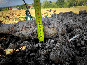 Policjanci zabezpieczali miejsce odnalezienia niewybuchu