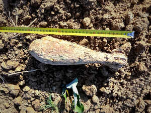 Policjanci zabezpieczali miejsce odnalezienia niewybuchu