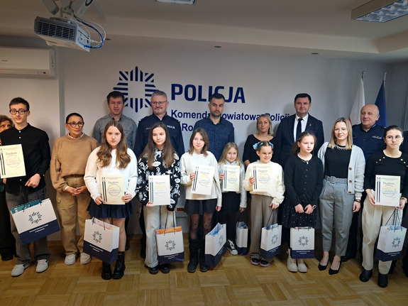 Laureaci konkursu „Bezpieczne wakacje 2025” odebrali nagrody