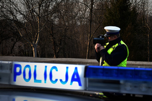 Policjanci przerwali niebezpieczną jazdę 21-letniego kierowcy