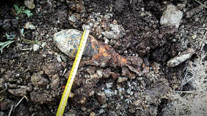 Policjanci zabezpieczali miejsce znalezienia niewybuchu w Ropczycach