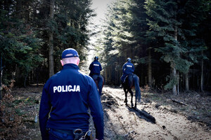 Wspólny patrol sędziszowskich dzielnicowych i policjantów ogniwa konnego Komendy Wojewódzkiej Policji w Rzeszowie