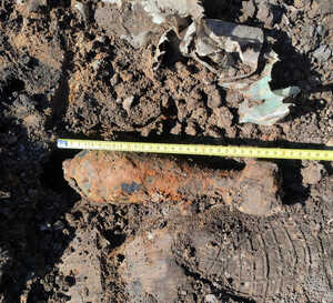 Policjanci zabezpieczali miejsce odnalezienia niewybuchu