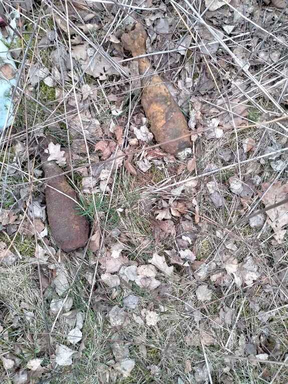 Policjanci zabezpieczali miejsce odnalezienia niewybuchów