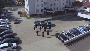 Policjanci podczas wykonywania zadania w ramach Challenge