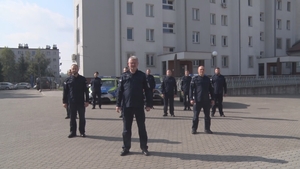 Policjanci podczas wykonywania zadania w ramach Challenge