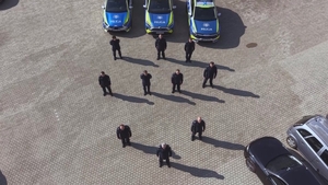 Policjanci podczas wykonywania zadania w ramach Challenge